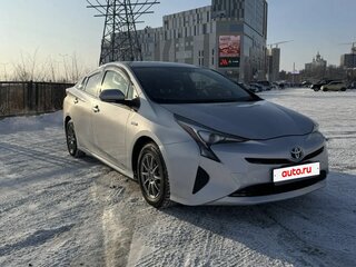 2016 Toyota Prius IV (XW50), серебристый, 1430000 рублей, вид 1