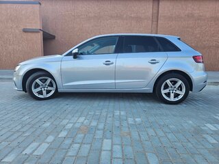 2018 Audi A3 Sportback III (8V) Рестайлинг, серебристый, 1399999 рублей, вид 3