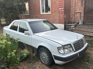 1992 Mercedes-Benz E-Класс 220 I (W124), белый, 225000 рублей, вид 2