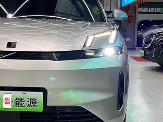 2025 Lynk & Co 08 EM-P 28.3 kWh I Рестайлинг, серебристый, 3883033 рублей, вид 3