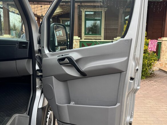 2010 Mercedes-Benz Sprinter, серебристый, 2400000 рублей - вид 5