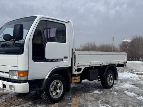 1994 Nissan Atlas, белый, 1270000 рублей, вид 2