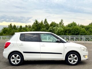 2011 Skoda Fabia II Рестайлинг, белый, 490000 рублей, вид 3