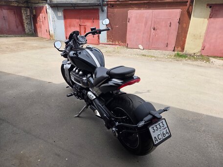 2021 Triumph Rocket III, чёрный, 2000000 рублей, вид 3