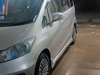 2013 Honda Freed I Рестайлинг, серебристый, 1070000 рублей, вид 3