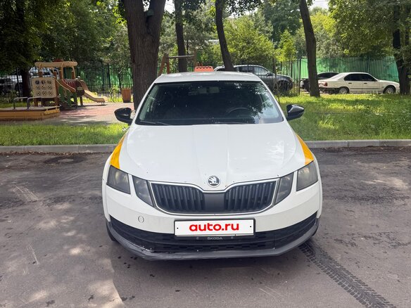 2017 Skoda Octavia III (A7) Рестайлинг, белый, 650000 рублей