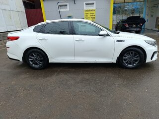 2019 Kia Optima IV Рестайлинг, белый, 1200000 рублей, вид 2