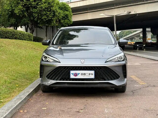 2023 Roewe i5 I Рестайлинг, серебристый, 831010 рублей, вид 2