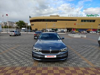 2020 BMW 5 серии 530d xDrive VII (G30/G31/G38), серебристый, 4050000 рублей, вид 1