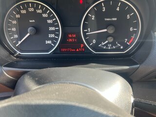 2010 BMW 1 серии 116i I (E81/E82/E87/E88) Рестайлинг, белый, 690000 рублей, вид 5