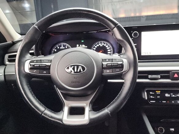 2021 Kia K5 III, чёрный, 1940005 рублей - вид 6