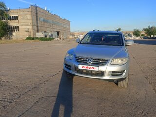 2009 Volkswagen Touareg I Рестайлинг, серебристый, 980000 рублей, вид 1