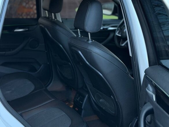 2020 BMW X1 18d xDrive II (F48) Рестайлинг, белый, 2550000 рублей - вид 12