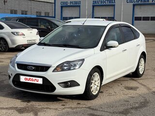 2010 Ford Focus II Рестайлинг, белый, 400000 рублей, вид 1