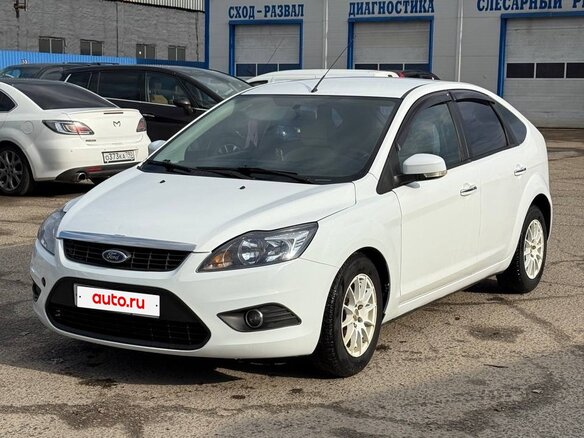 2010 Ford Focus II Рестайлинг, белый, 400000 рублей