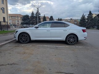 2016 Skoda Superb III, белый, 1820000 рублей, вид 4