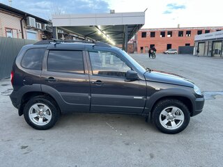 2015 Chevrolet Niva I Рестайлинг, серый, 560000 рублей, вид 2