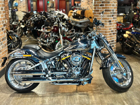 2025 Harley-Davidson Fat Boy, серебристый, 6000000 рублей, вид 1