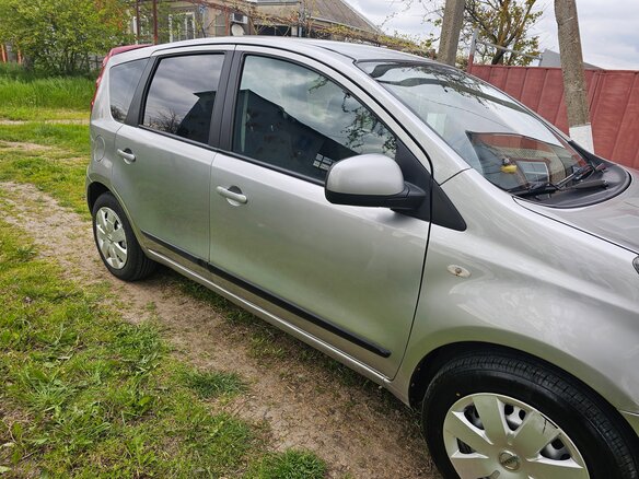 2011 Nissan Note I Рестайлинг, серебристый, 725000 рублей - вид 1