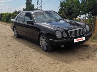 1997 Mercedes-Benz E-Класс 230 II (W210, S210), синий, 600000 рублей, вид 3