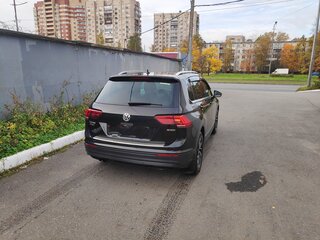 2018 Volkswagen Tiguan II, чёрный, 1600000 рублей, вид 3
