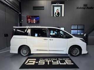 2021 Toyota Noah III (R80) Рестайлинг, белый, 1950000 рублей, вид 5