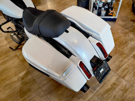 2025 Harley-Davidson Street Glide, белый, 3800000 рублей, вид 4