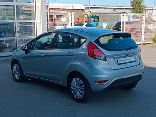 2016 Ford Fiesta Mk6 Рестайлинг, серебристый, 840000 рублей, вид 4