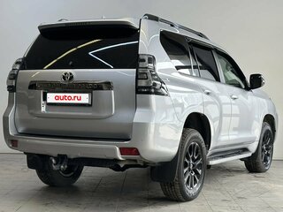 2021 Toyota Land Cruiser Prado 150 Series Рестайлинг 3, серебристый, 7550000 рублей, вид 5