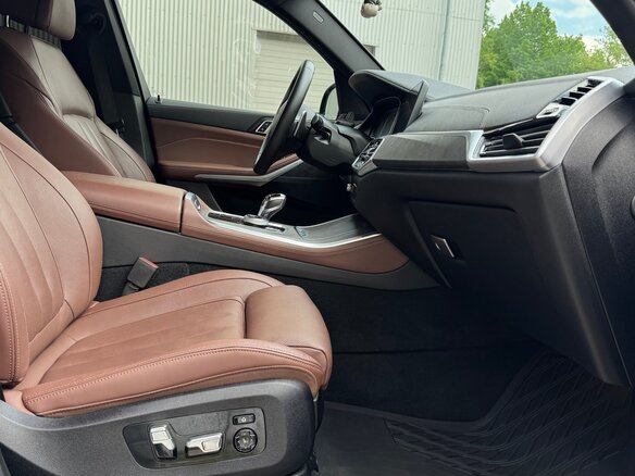 2021 BMW X5 40i IV (G05/G18), чёрный, 7600000 рублей - вид 8
