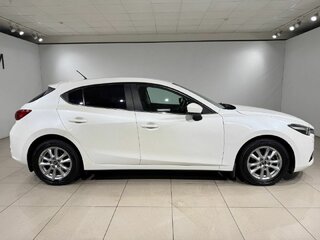 2018 Mazda 3 III (BM) Рестайлинг, белый, 1550000 рублей, вид 3