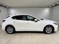 2018 Mazda 3 III (BM) Рестайлинг, белый, 1510000 рублей - вид 3