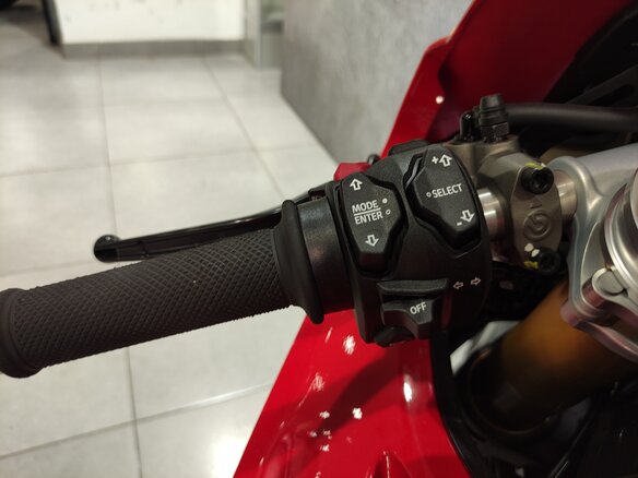 2024 Ducati Panigale V4, красный, 5000000 рублей - вид 12