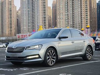2022 Skoda Superb III Рестайлинг, серый, 2590000 рублей, вид 2