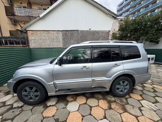 2005 Mitsubishi Pajero III Рестайлинг, серебристый, 900000 рублей, вид 3