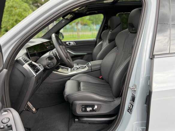 2025 BMW X5 40d IV (G05/G18) Рестайлинг, серый - вид 9