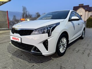 2021 Kia Rio IV Рестайлинг, белый, 1890000 рублей, вид 1