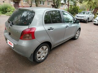 2007 Toyota Yaris II, серебристый, 380000 рублей, вид 3