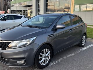 2015 Kia Rio III Рестайлинг, серый, 945000 рублей, вид 2