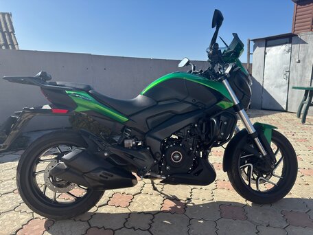 2023 Bajaj Dominar 400, зелёный, 430000 рублей, вид 3