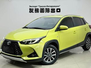 2021 Toyota Yaris IV, жёлтый, 945000 рублей, вид 1