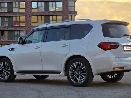 2019 Infiniti QX80 I Рестайлинг 2, белый, 5000000 рублей, вид 2
