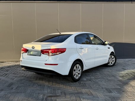 2016 Kia Rio III Рестайлинг, белый, 1075000 рублей, вид 2