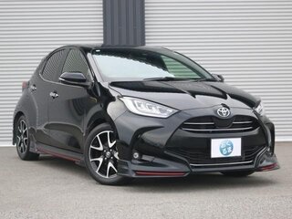 2022 Toyota Yaris IV, чёрный, 1100001 рублей, вид 1