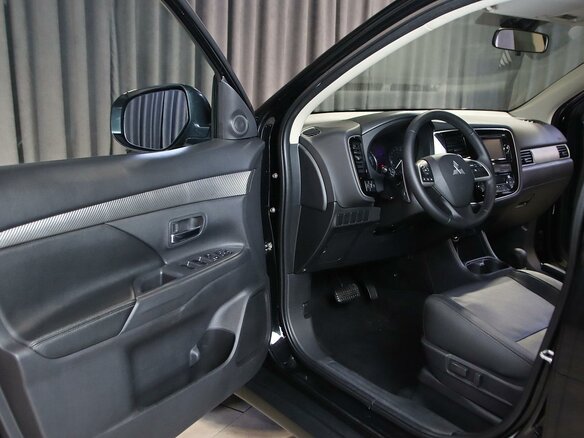 2014 Mitsubishi Outlander III, чёрный - вид 6