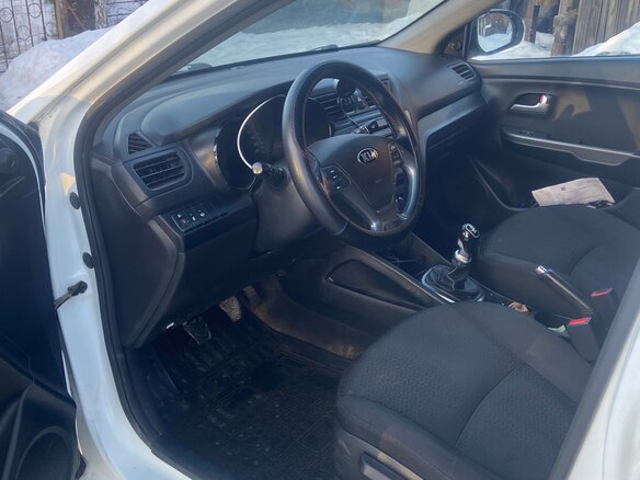 2017 Kia Rio III Рестайлинг, белый, 900000 рублей - вид 7