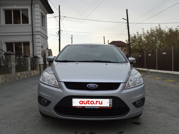 2010 Ford Focus II Рестайлинг, серебристый, 890000 рублей - вид 1