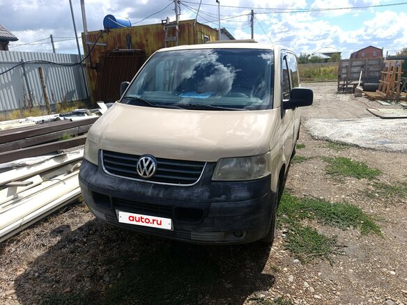 2009 Volkswagen Transporter T5, бежевый, 680000 рублей