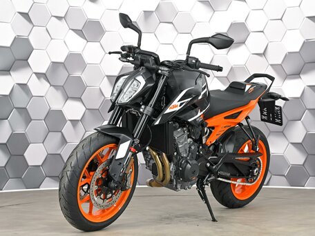 2023 KTM 890 Duke GP, чёрный, 899000 рублей, вид 2