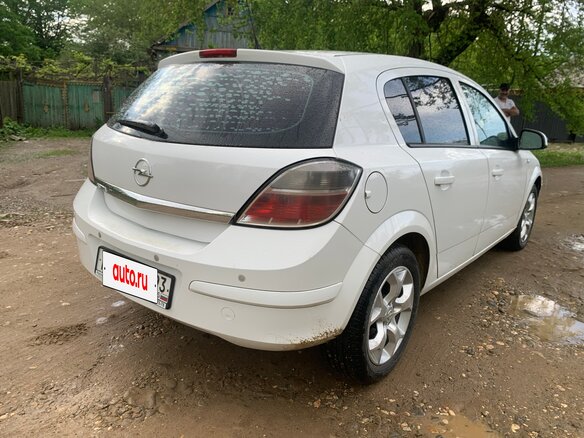 2010 Opel Astra H Рестайлинг, белый, 400000 рублей - вид 2